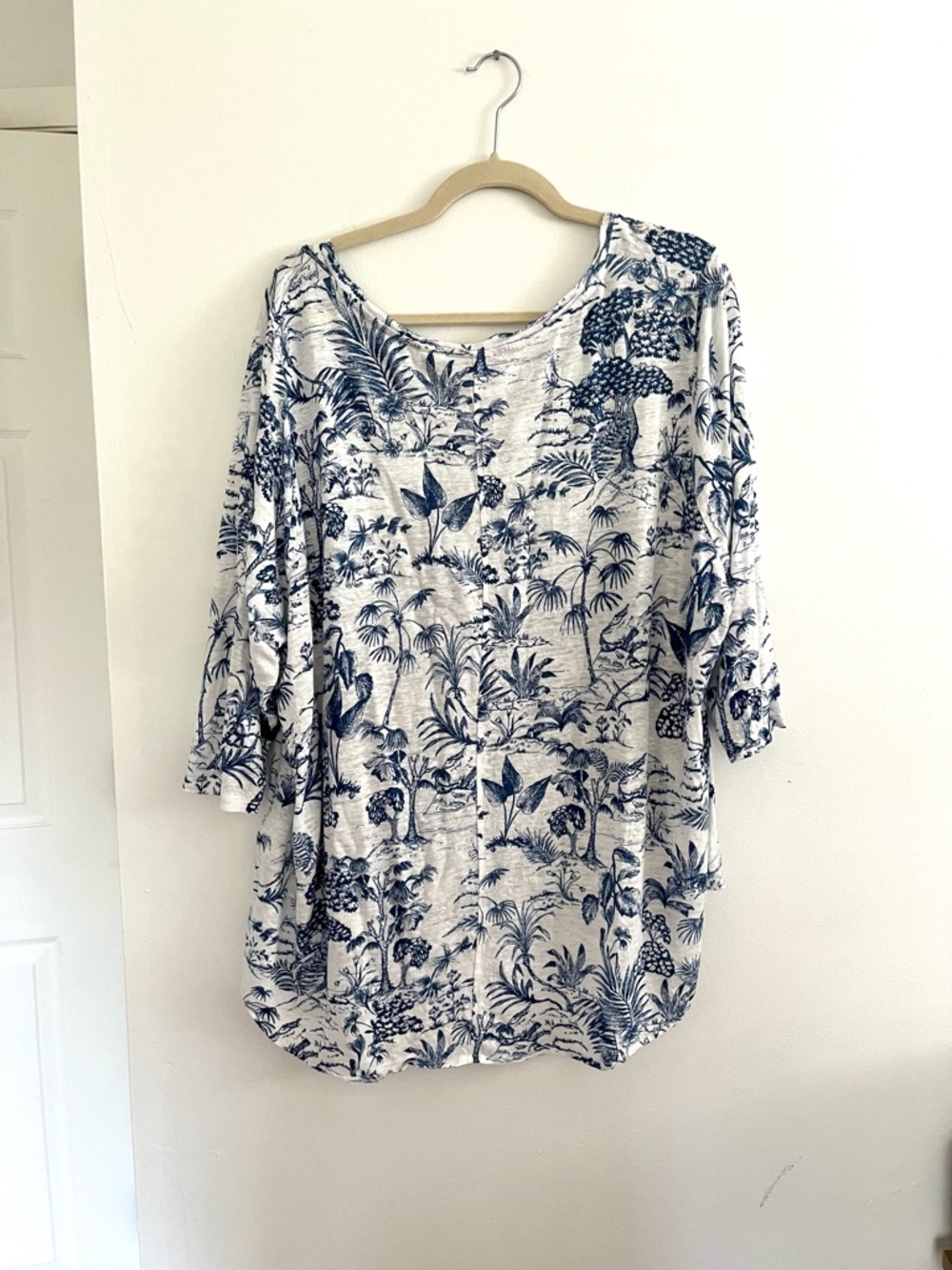 Nicole Miller 2X Linen Blue & White Tropical Printed V-Neck Women’s Blouse Top - Picture 6 of 6